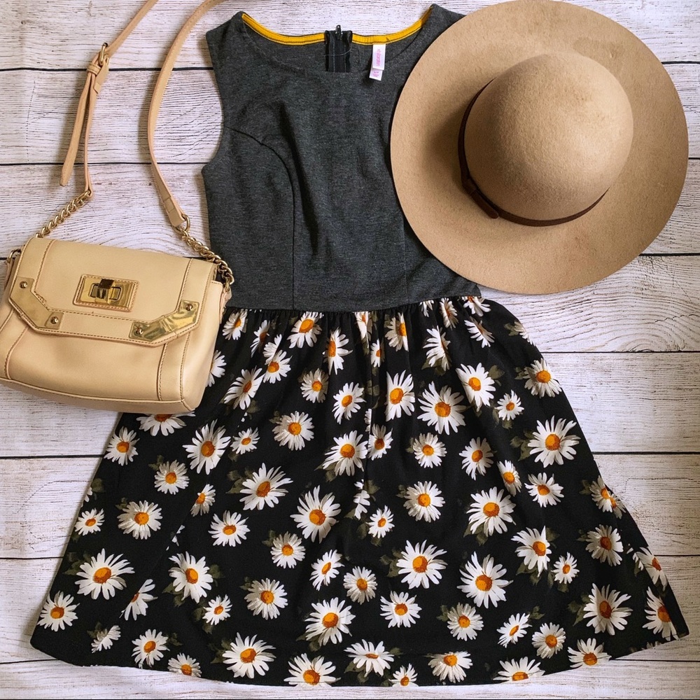 Gray and daisy dress